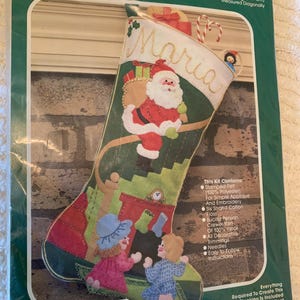 FREE SHIP~Vintage Bucilla "Here's Santa" stocking Kit #82054 - Sealed/Complete