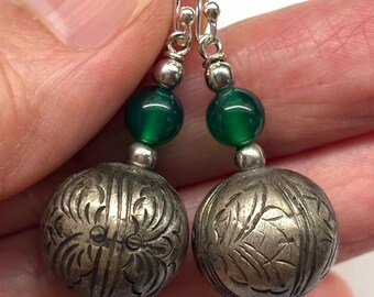 Chinese Silver Earrings, Green Onyx Earrings, Vintage Chinese Silver Bead 60s Earrings, Old Chinese Silver Earrings, Gem Stone Jewellery