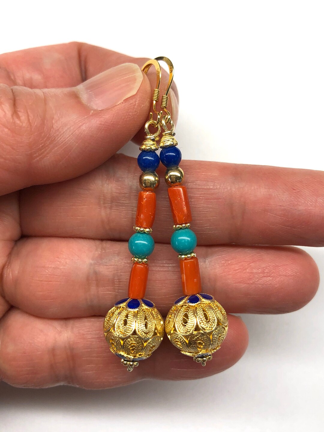 BOUCLES D'OREILLES ANCIENNES Or 18K, Corail peau d'Ange et diamants