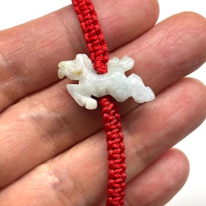 Pulsera de caballo de jade, pulsera china de la suerte, pulsera de caballo de jade de la buena suerte, pulsera de caballo de jade tallado del zodíaco chino con cordón rojo ajustable. imagen 2