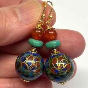Pendientes Cloisonne chinos, Cuentas Cloisonné de patrón floral chino vintage de los años 60, Pendientes turquesas, Pendientes de esmalte, Pendientes de ágata roja
