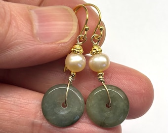 Boucles D'oreilles Dormeuse Argenté Avec Perle De Jade Vert Pâle - Modèle Unique EH1