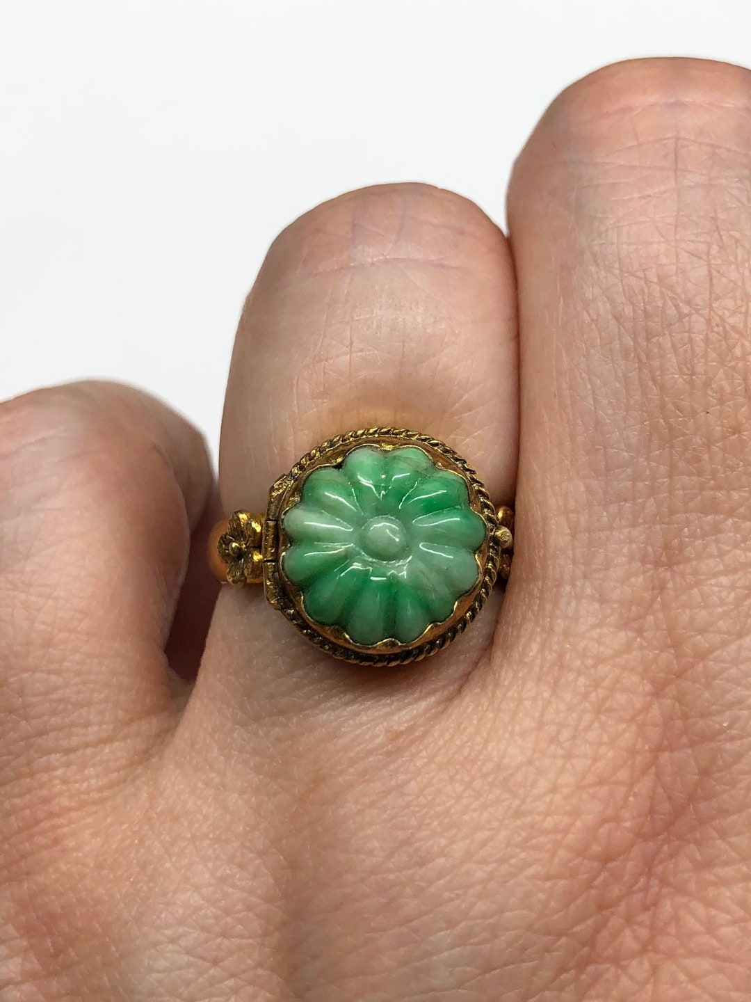 中国古美術 時代物 三色 翡翠 手工バングル 一対 ワイド 手工細彫 装身具 中国古美術 時代物 三色 翡翠 手工バングル 一対 ワイド 手工細彫 装身具