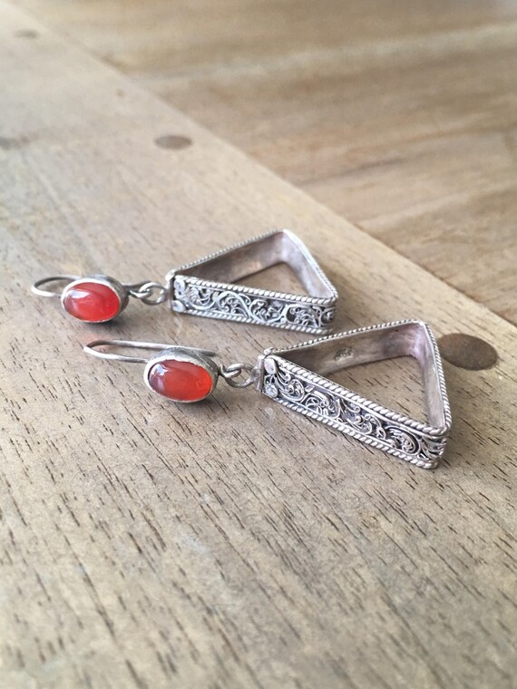 Vintage Garnet Earrings, Garnet Sterling Silver Earrings, Floral Pattern Hollow Triangular 925 Sterling Silver Earrings with Garnet Stone