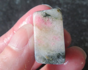 Ultra Rare Tugtupite (8.9 grams / 22 mm) Natural Tumblestone (D9) (Direct From Greenland)  - FREE UK POSTAGE