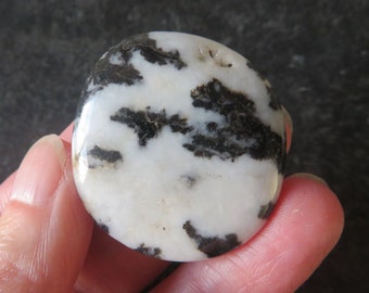 Lovely Black & White Zebra Jasper  (16.0 grams / 35 mm) Palmstone / Flat Stone (8)   - FREE UK POSTAGE