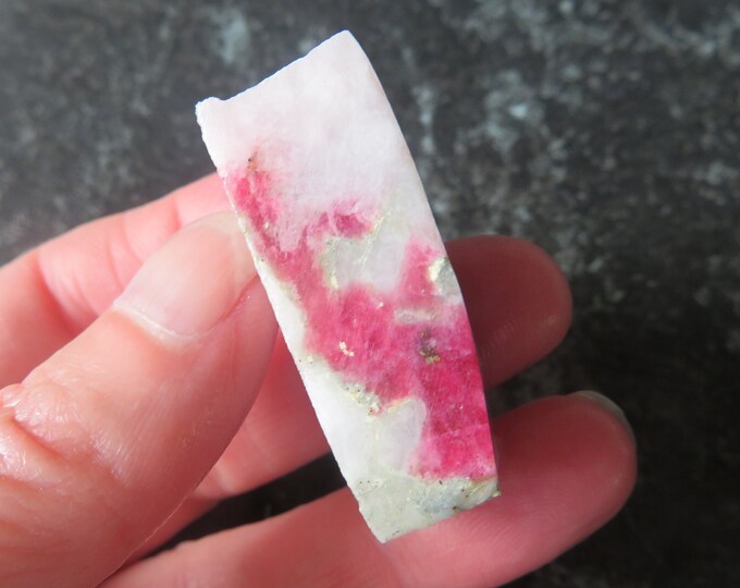 Ultra-Rare Tugtupite (16.8 grams / 38 mm) Natural Piece (K1) (Direct from Greenland) - FREE UK POSTAGE