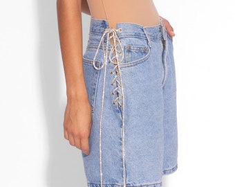 Pantaloncini stringati in denim vintage con cristalli