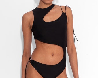 Maillot de bain une pièce extensible à découpes en noir