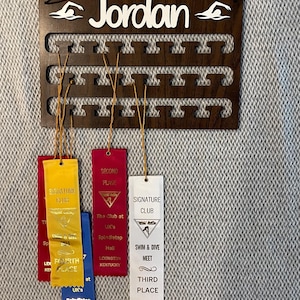 Personalized ribbon holder - Swimming award display - Trophy hanging - 3D swimmer