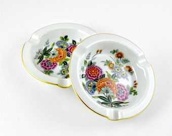 gallerymichel Vintage Pair of Vintage Hutschenreuther German Porcelain Ashtrays with Gold Trim