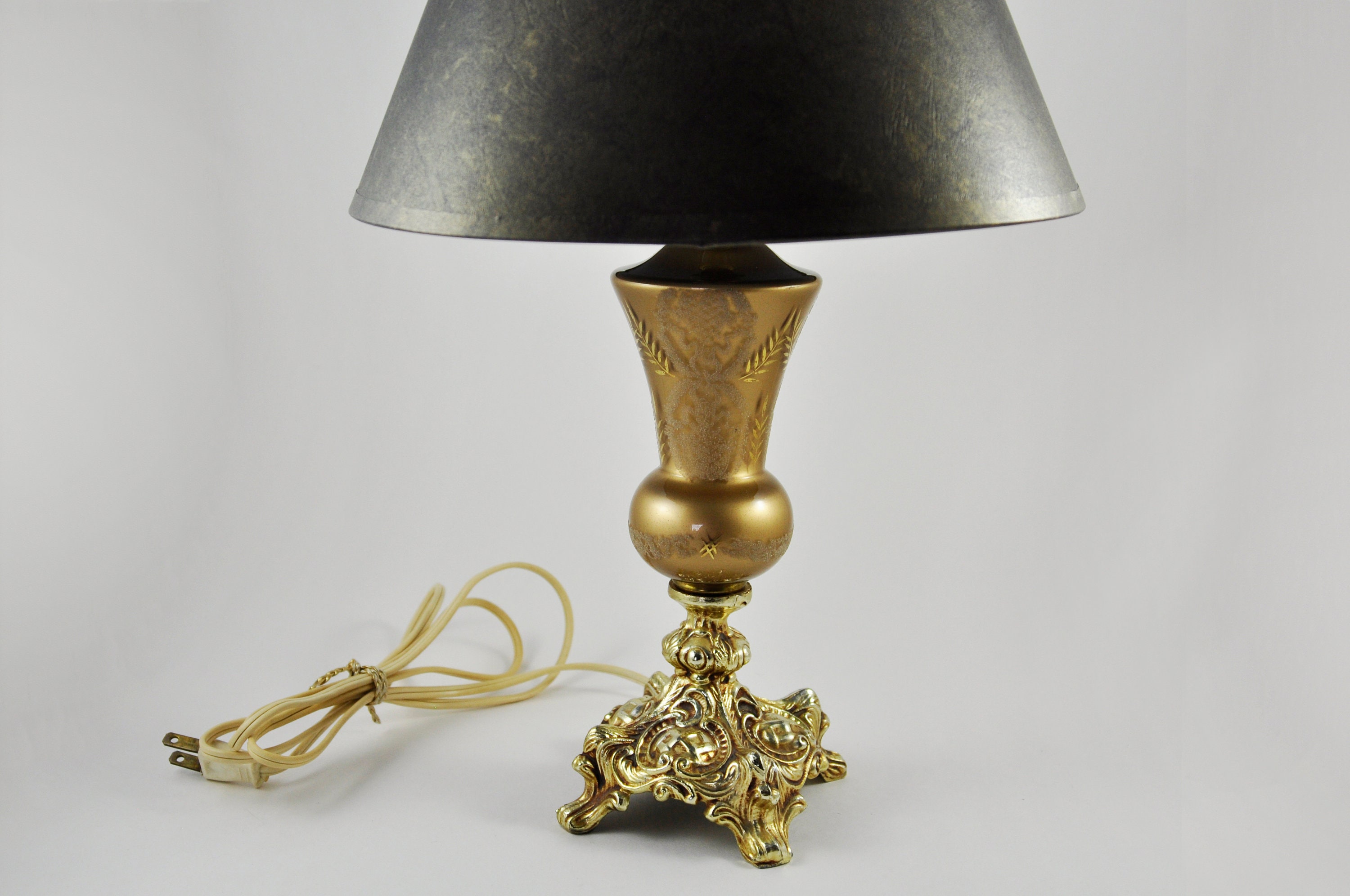 Beautiful Vintage Brass Table Lamp with Capiz Shell Shade and earring –  Vintage Modern Revival