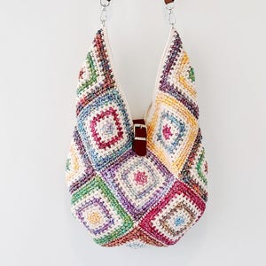 Virkad axelväska i boho-stil med justerbar rem, färgglad handväska i hippiestil