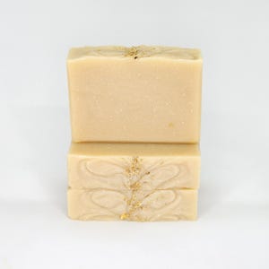 Chamomile Soap, Creamy Bubbly Handmade Homemade Artisan Cold Process Botanical Flower Bar Soap Cake For Sensitive Normal or Dry Skin Types afbeelding 1