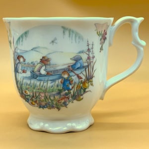 Royal Albert China Wind in the Willows Portly&#39;s Return design beaker / mug. c1987. - FREE UK POST -