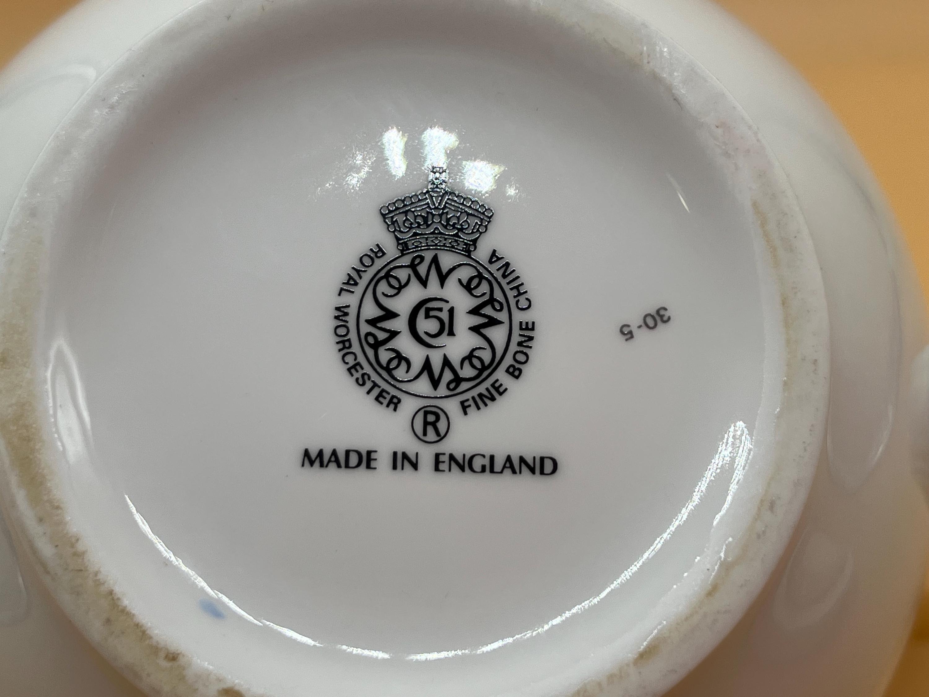 Royal Worcester Summerfield 1 Pint Capacity Teapot With Acorn 