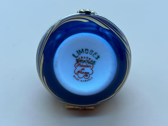 リモージュ デュバリー 磁器の小さな花柄の球形ボックス、内部にガラス