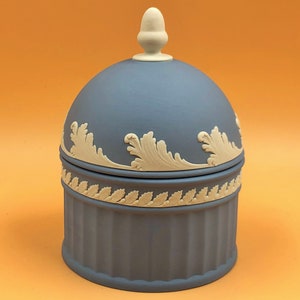 Wedgwood China Blue Jasperware Acanthus, Acorn, Oak leaf dome trinket box. - FREE UK POST -
