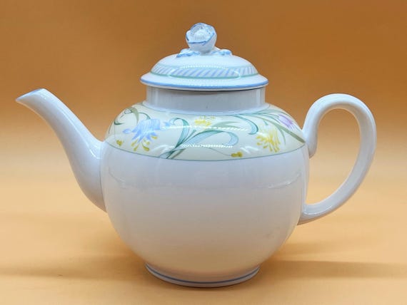 Royal Worcester Summerfield 1 Pint Capacity Teapot With Acorn 