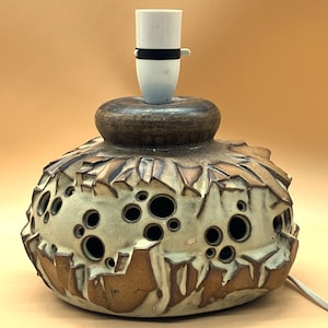 Mid Century Regal Keramik Brutalist DoppelGlühbirne Tischlampe. Funktioniert. 1970er Jahre. - KOSTENLOSER POST -