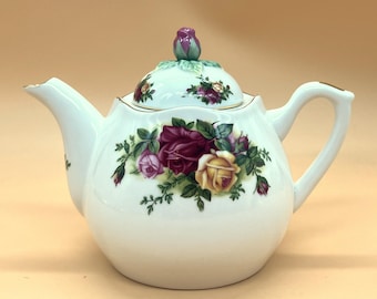 Royal Albert Old Country Roses Large Teapot. 10 Inches Wide