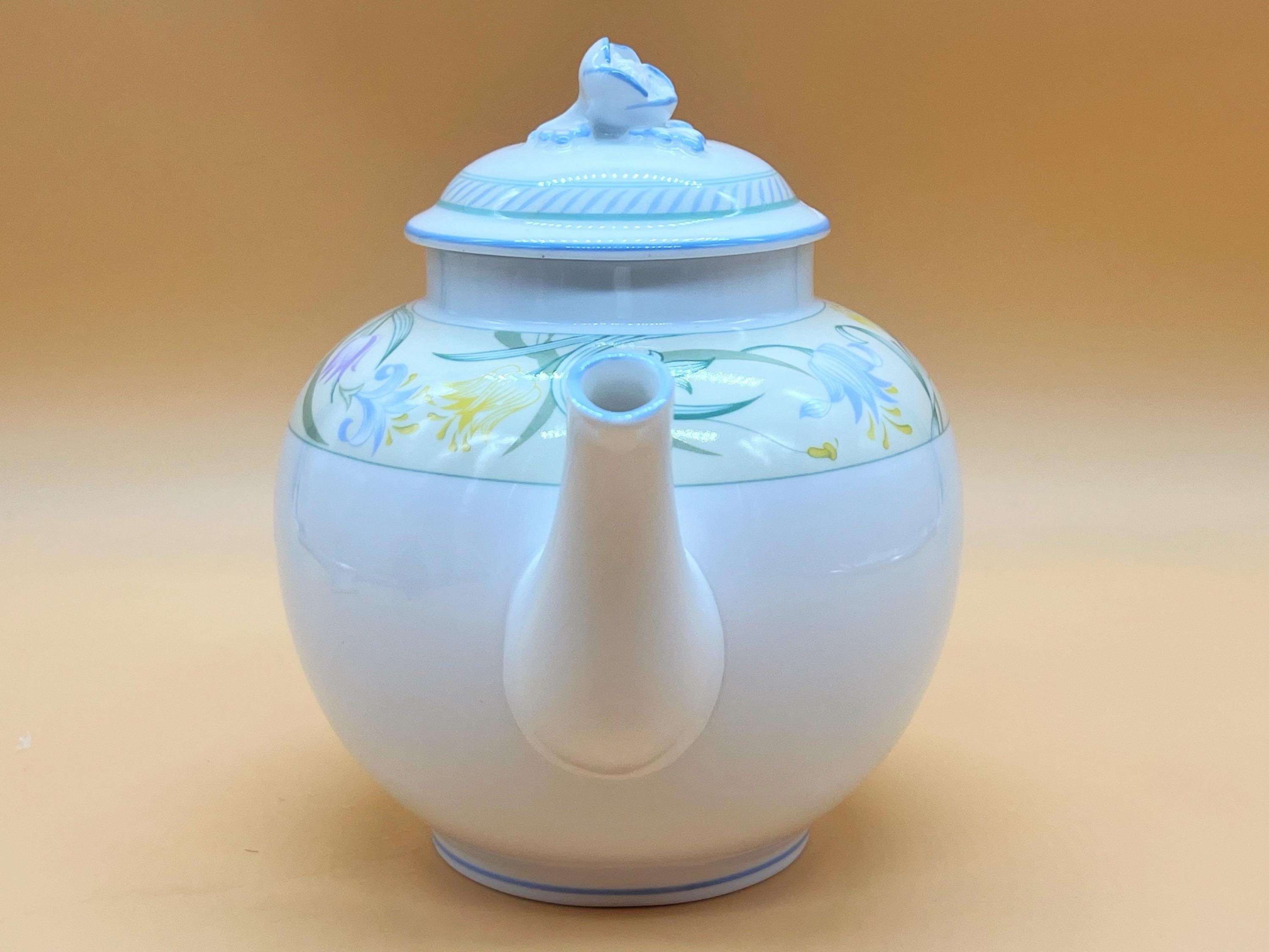 Royal Worcester Summerfield 1 Pint Capacity Teapot With Acorn 