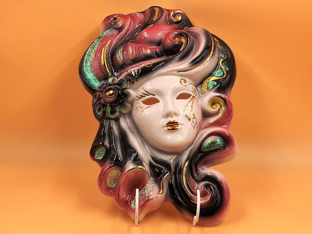 Pottery Wall Plaque Large Lady Vintage Figurine / Ornament. FREE UK