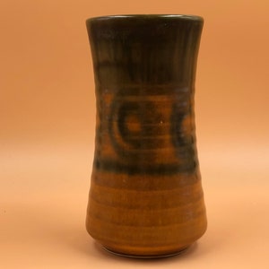 Vintage Lamorna Cornish Pottery midcentury modern ribbed vase in orange and brown. Height 16cm or 6.25".  - FREE UK POST -