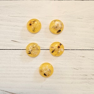 Handmade floral resin buttons/ 2-hole buttons/ real flower buttons/closure/ sewing buttons/ yellow/ crochet/knitting /unique buttons