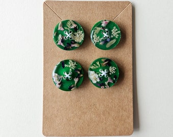 Floral Handmade Buttons / Epoxy resin buttons/ round buttons/ 4-hole buttons/ Decorative buttons / Real flower buttons/ closure/ Green