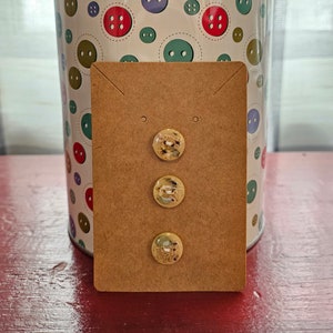Floral Handmade Buttons / Epoxy resin buttons/ round buttons/ 2-hole buttons/ Decorative buttons / Real flower buttons/ closure/ cream