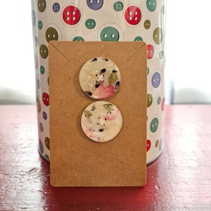 Floral Handmade Buttons / Epoxy resin buttons/ round buttons/ 4-hole buttons/ Decorative buttons / Real flower buttons/ closure
