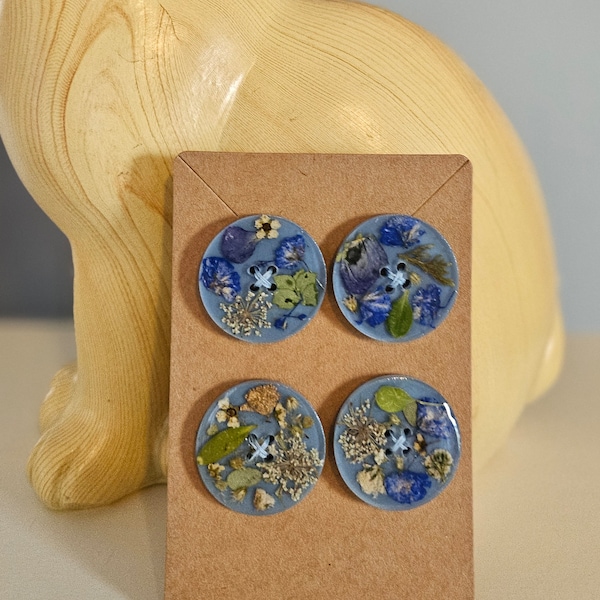 Blue floral buttons with real flowers, resin buttons, 4 hole buttons, crocheting, knitting, sewing, handmade