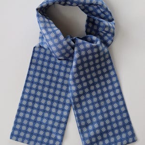 Ręcznie robiony jedwabny krawat: szalik z geometrycznym wzorem kwiatowym, 4" x 39"