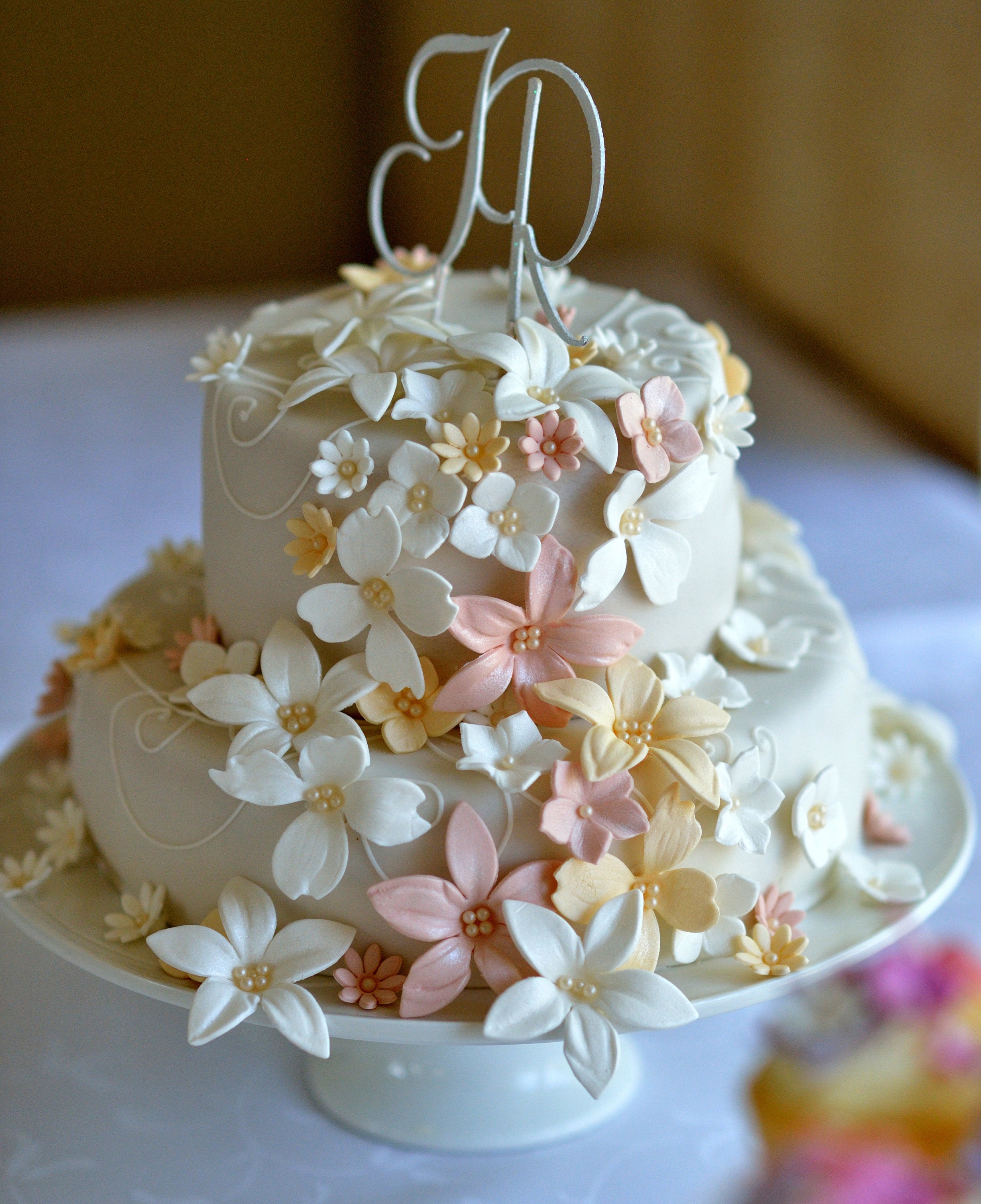 36 edible sugar fondant flowers lilies asian dogwood daisies Etsy