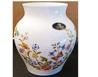 Beau cadeau de vase de forme bulbeuse de papillon floral de fleur de jardin de chalet d’Aynsley