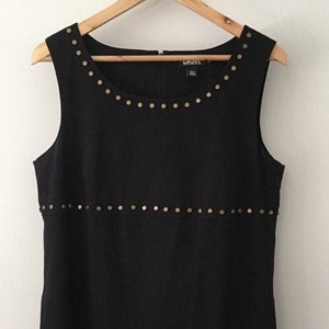 1990s Vintage DKNY Schwarzes Kleid mit goldenen Nieten