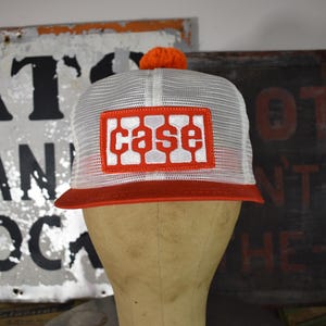 Vintage Case IH Tread Logo Short-Bill Pom Snapback Hat – White Mesh Orange Bill Patch Trucker Cap