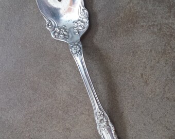Rogers Arbutus Silver Plated 8-12 Medium Solid Cold Meat Fork 1908