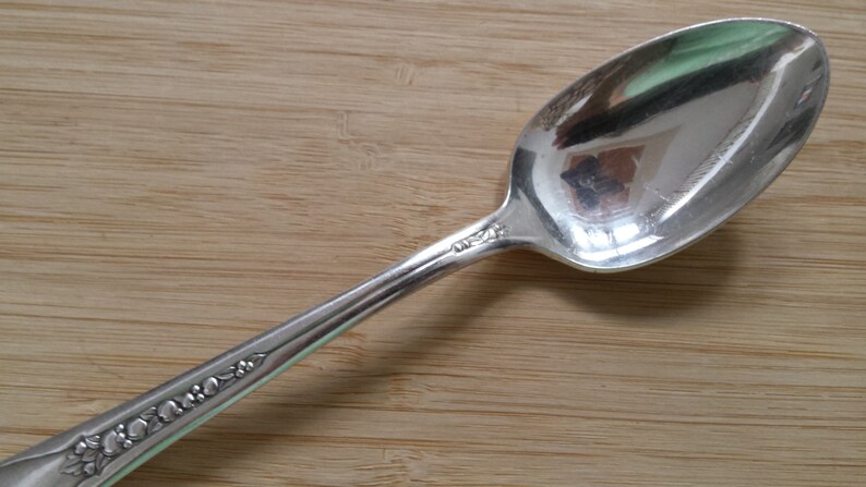 Set of 8 Vintage Wm ROGERS 1941 PRISCILLALady Ann DessertOval Soup Spoon 7 38