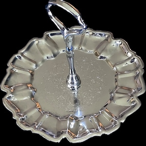 Amazing Elegant Vintage Silver Plate Scalloped Rim Round Pedestal Base Single-Tiered Dessert/Pastry Serving Platter 6 3/8&quot;, w/Handle