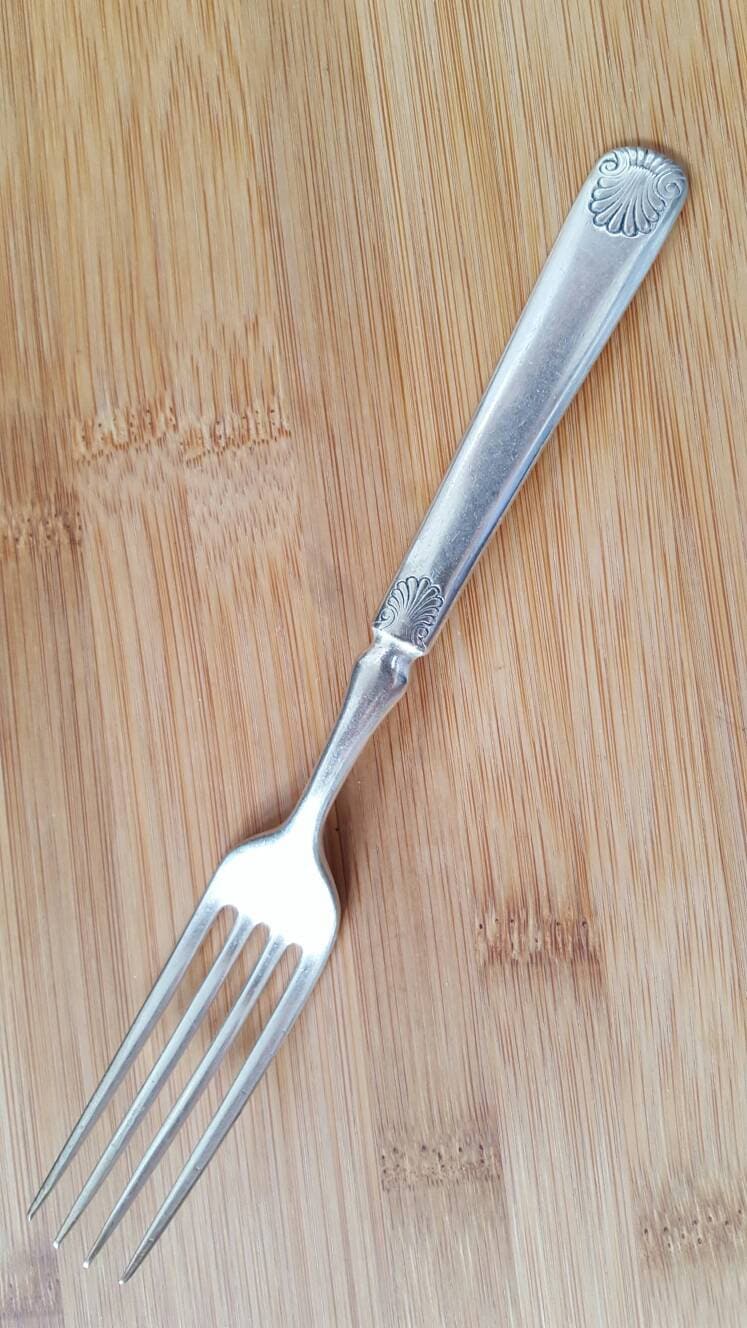 Antique 1847 ROGERS Bros 1860 SHELL Indented Dinner Fork 7 1/2