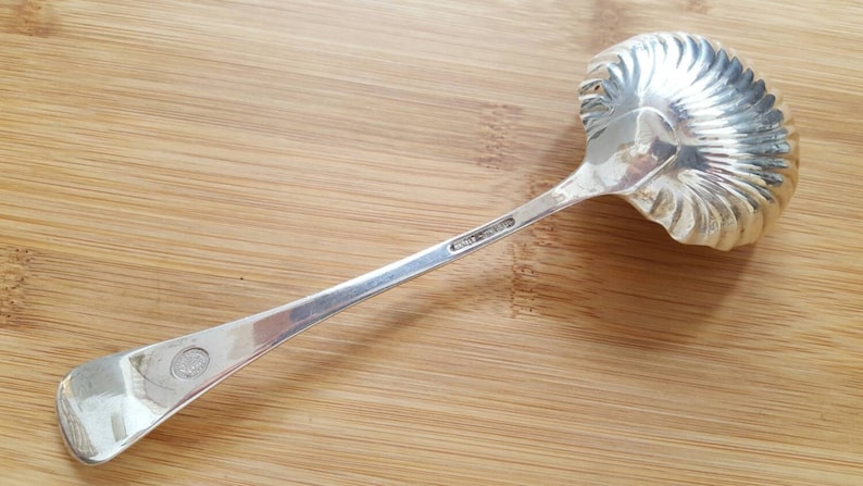 Vintage KIRK Stieff Sterling 1970 WILLIAMSBURG SHELL Shell Bowl GravySauce Ladle 7 58