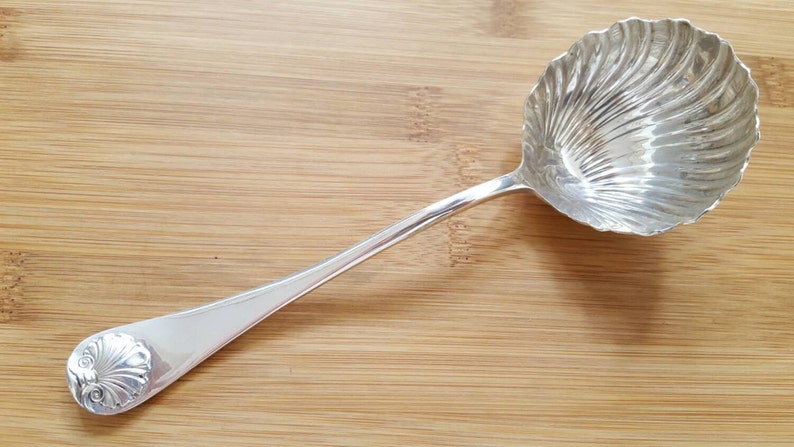 Vintage KIRK Stieff Sterling 1970 WILLIAMSBURG SHELL Shell Bowl GravySauce Ladle 7 58