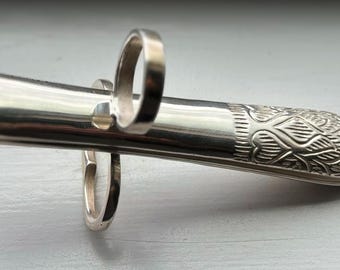 Amazing Gorgeous Vintage Elegant Silver Plate Solid Handle Repousse Etched &quot;THREE FINGER GRIP&quot; Hinged Asparagus Serving Tongs/Pliers 4 7/8&quot;