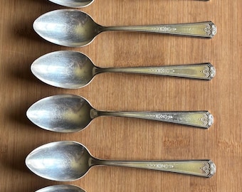 Niesamowita, wspaniała, elegancka, antyczna, srebrna łyżeczka Oneida TUDOR z 1924 roku, QUEEN BESS, 5 7/8 cala, zestaw 11 sztuk