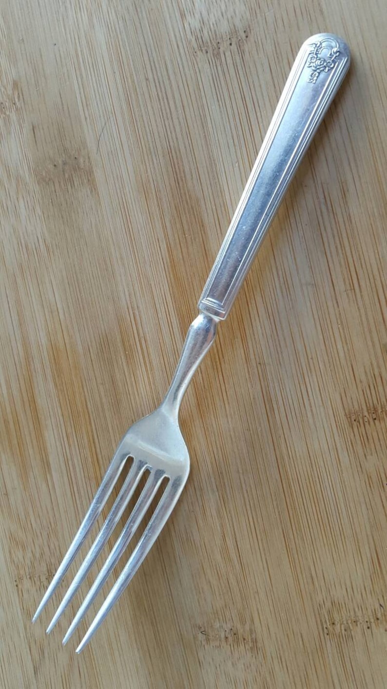 Antique Collectible Wm Rogers 1922 HOMESTEAD Solid Indented Dinner Fork 7 58