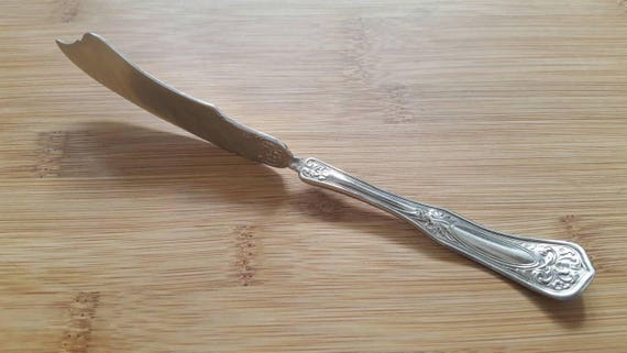 Antique Wm A Rogers Floral Ornate OHS124 Twisted Handle Master