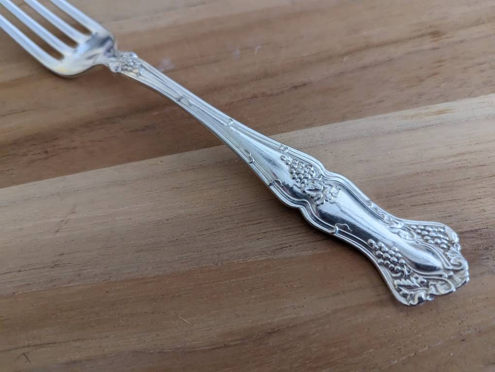 Antique 1847 ROGERS BROS 1904 VINTAGE Dinner Fork 7 1/2