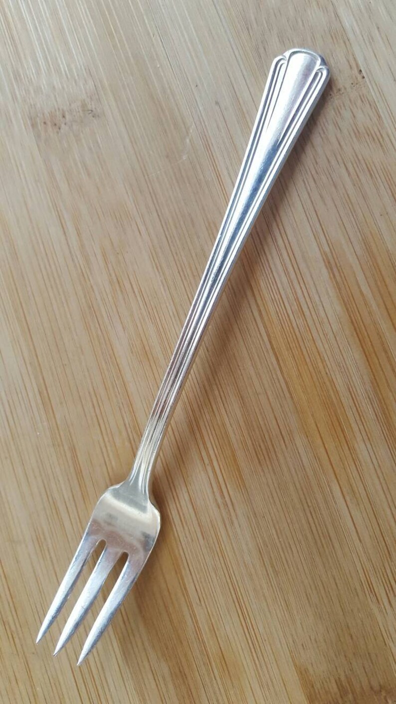 Set of 2 Antique VICTOR Silver Co Outlined Edge SeafoodCocktail Fork 5 34